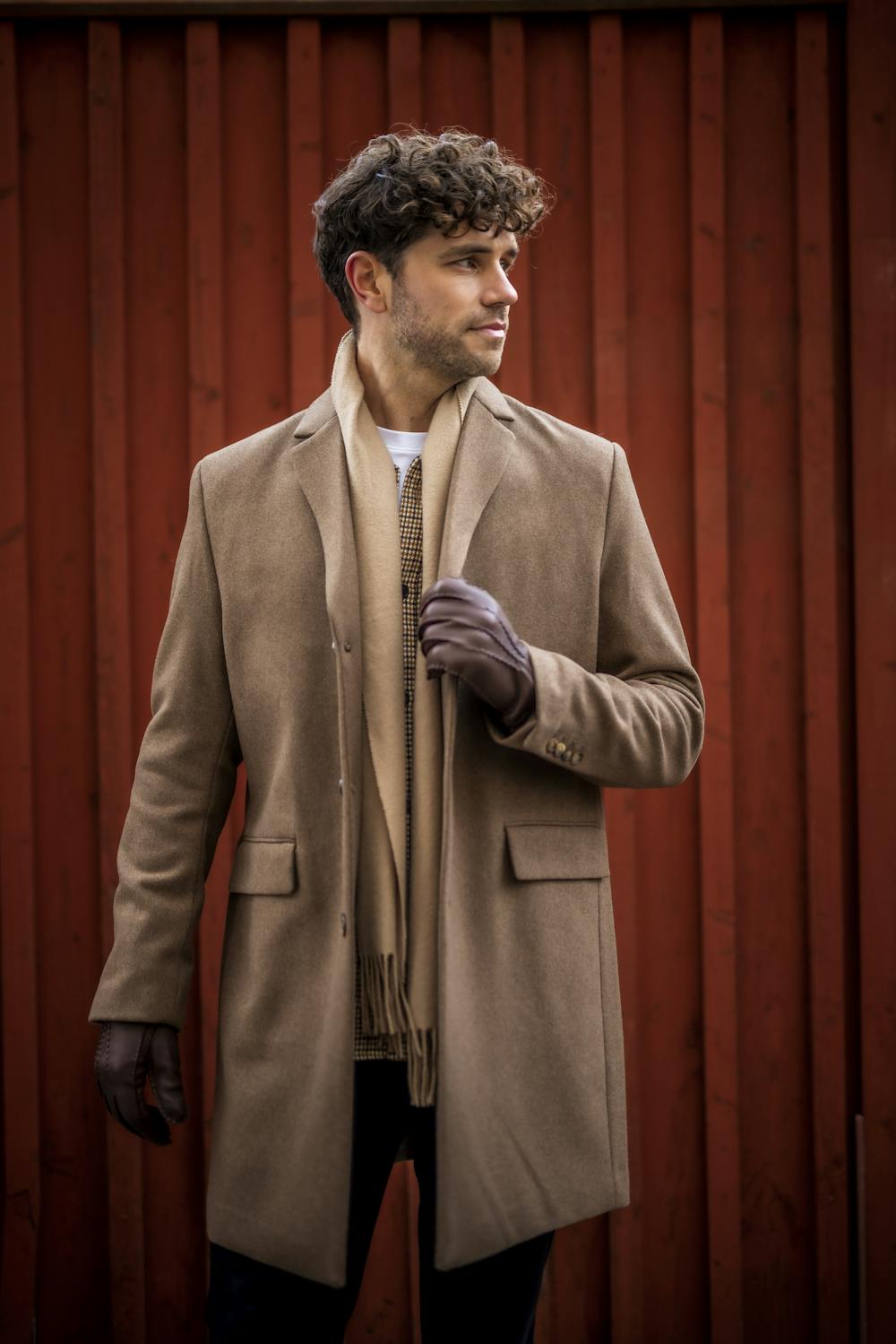 Brun handsydd handske i hjortskinn
(4 av 7)