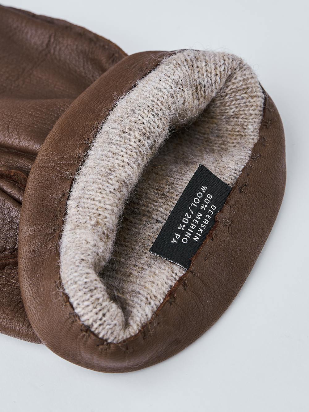 Brun handsydd handske i hjortskinn
 (5 av 7)