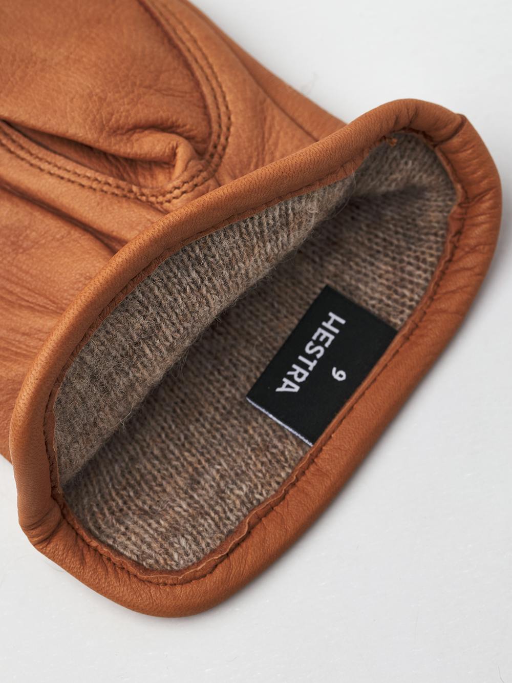 Hellbrauner maschinengenähter Handschuh aus Hirschleder
(4 oder 4)