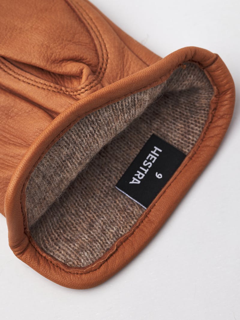 Light brown machine-sewn deerskin glove
 (4 of 4)