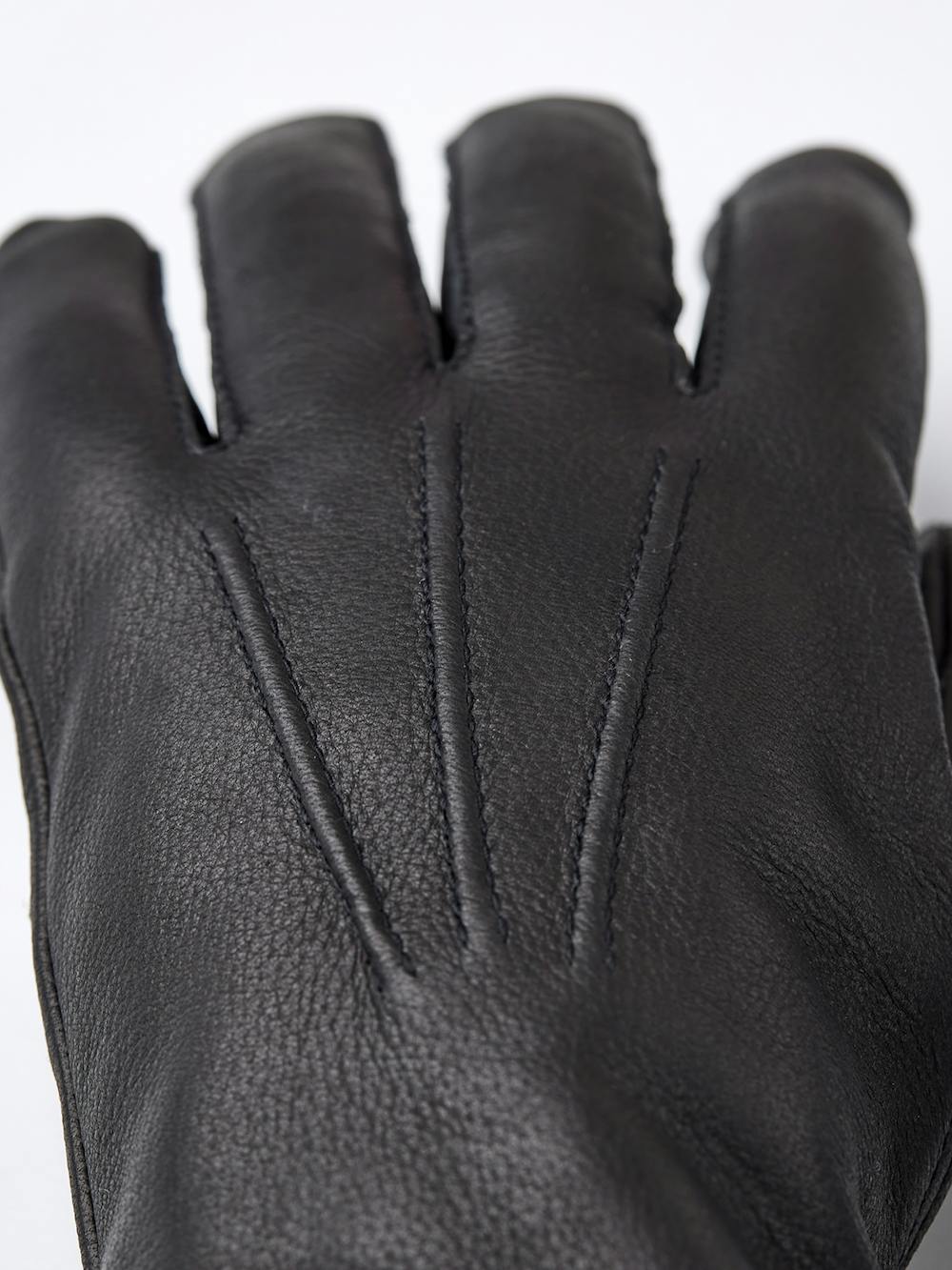 Black machine-sewn deerskin glove
(4 of 6)