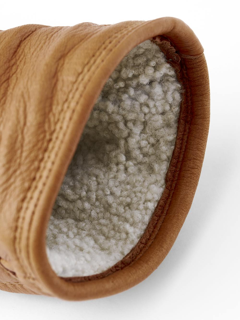 Light brown machine-sewn deerskin glove with leather strap and button
(5 of 5)