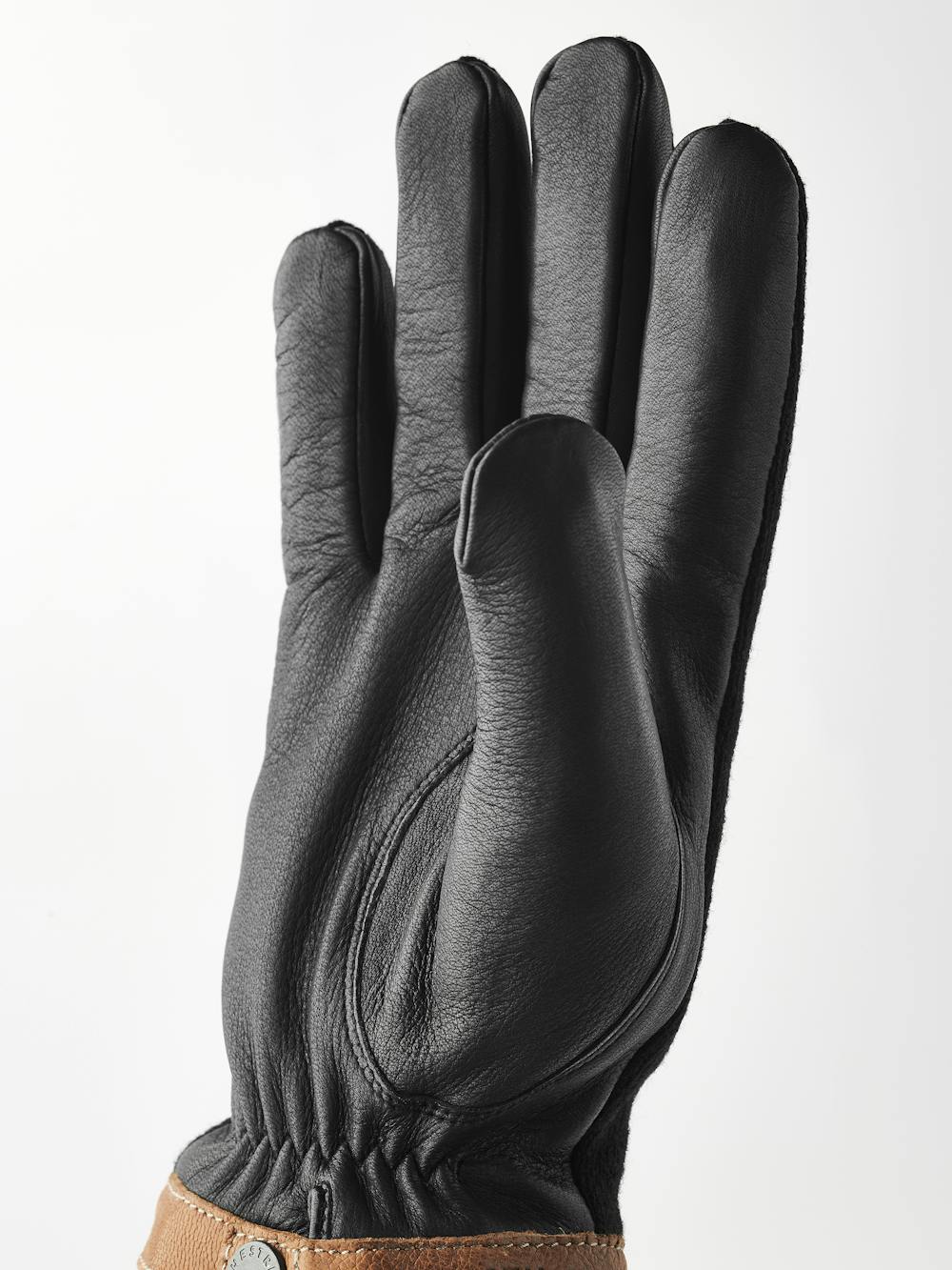Black machine-sewn deerskin glove with wool jersey back
(4 of 6)