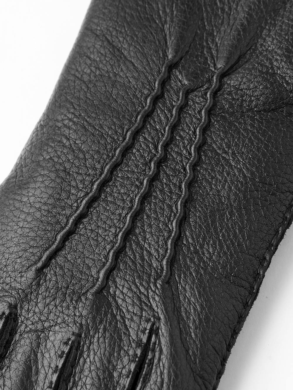 Black hand-sewn elk leather glove
(2 of 4)