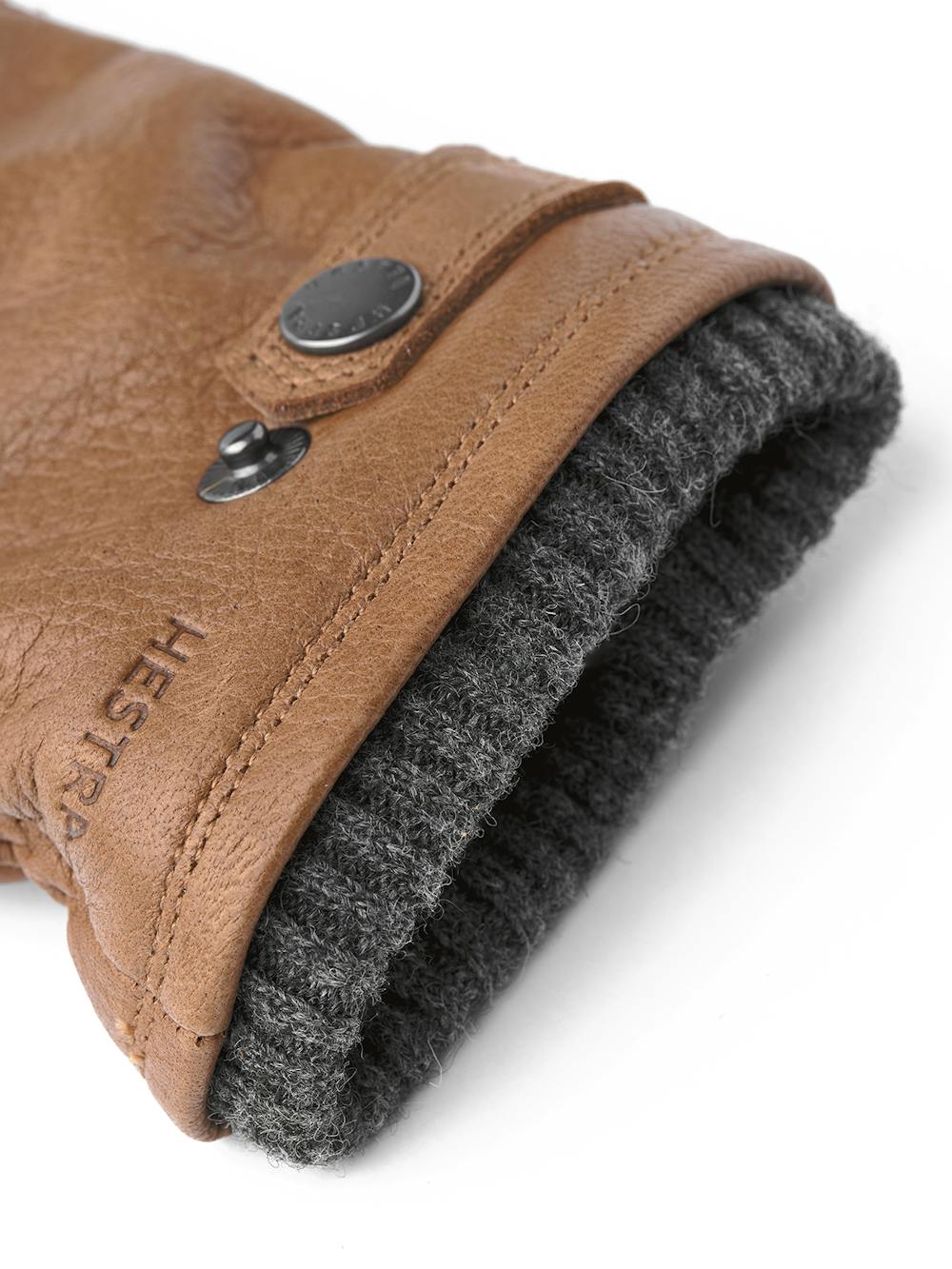 Hellbrauner maschinengenähter Handschuh aus Elchleder mit Lederriegel und Knopf
 (3 oder 3)