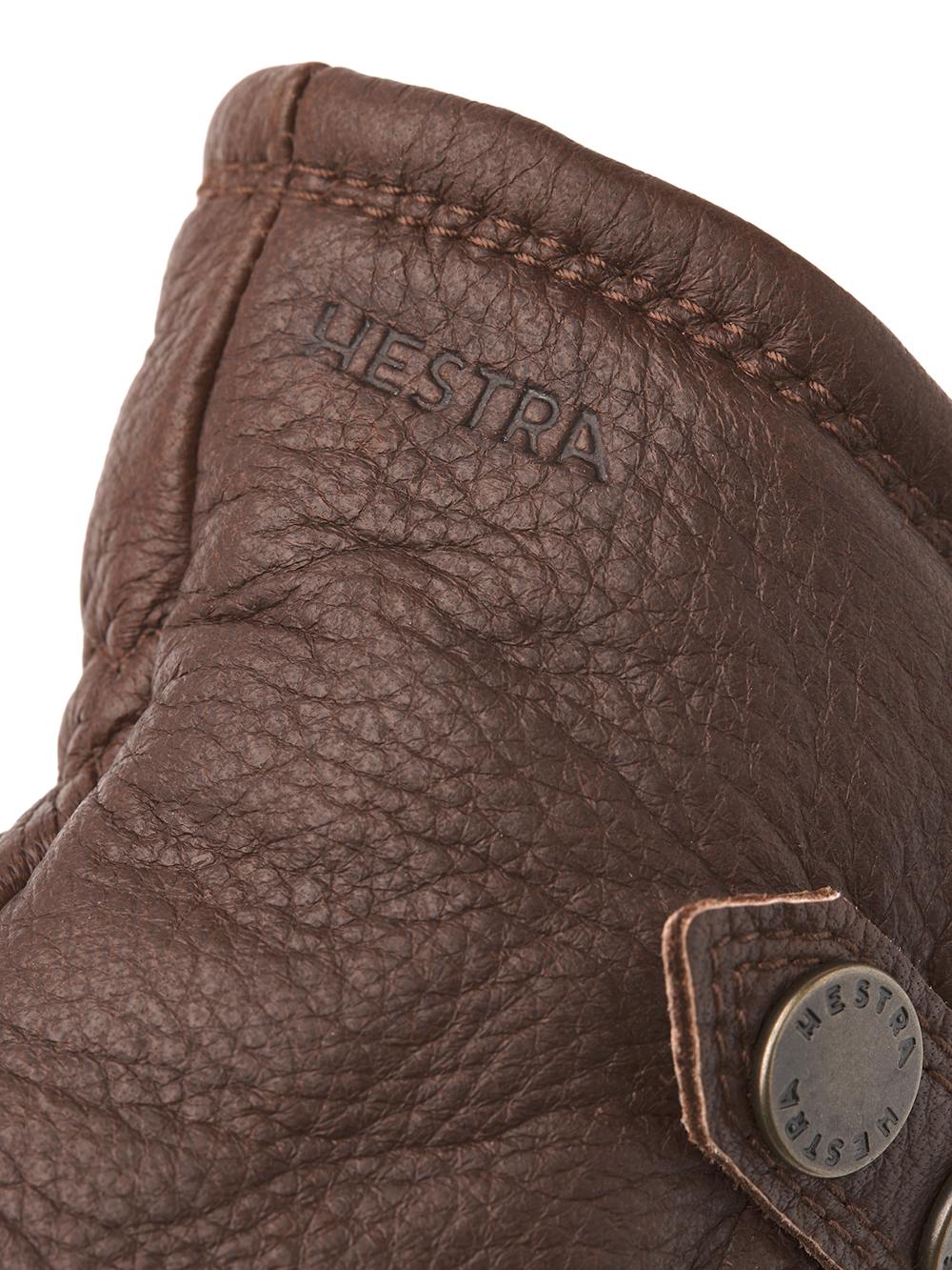 Brauner maschinengenähter Handschuh aus Elchleder mit Lederriegel und Knopf
 (2 oder 5)