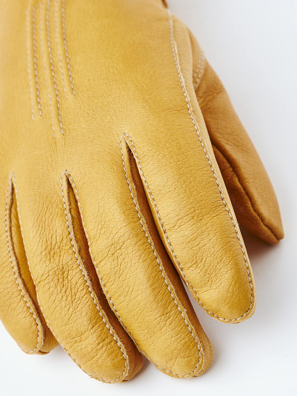 Gelber maschinengenähter Handschuh aus Elchleder mit Lederriegel und Knopf
 (4 oder 5)