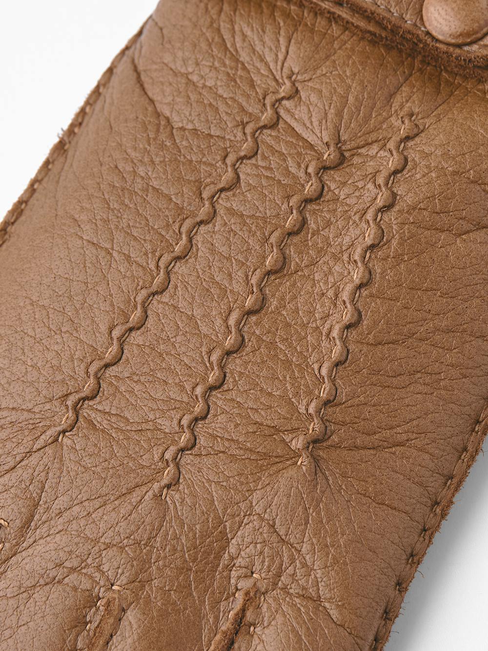 Hellbrauner handgenähter Handschuh aus Elchleder mit Lederriegel und Knopf
(2 oder 5)