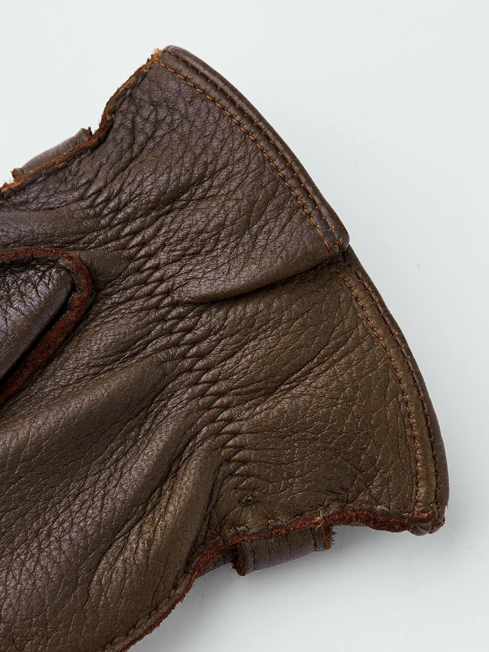 Brown hand-sewn elk leather glove with leather strap and button
(4 of 5)