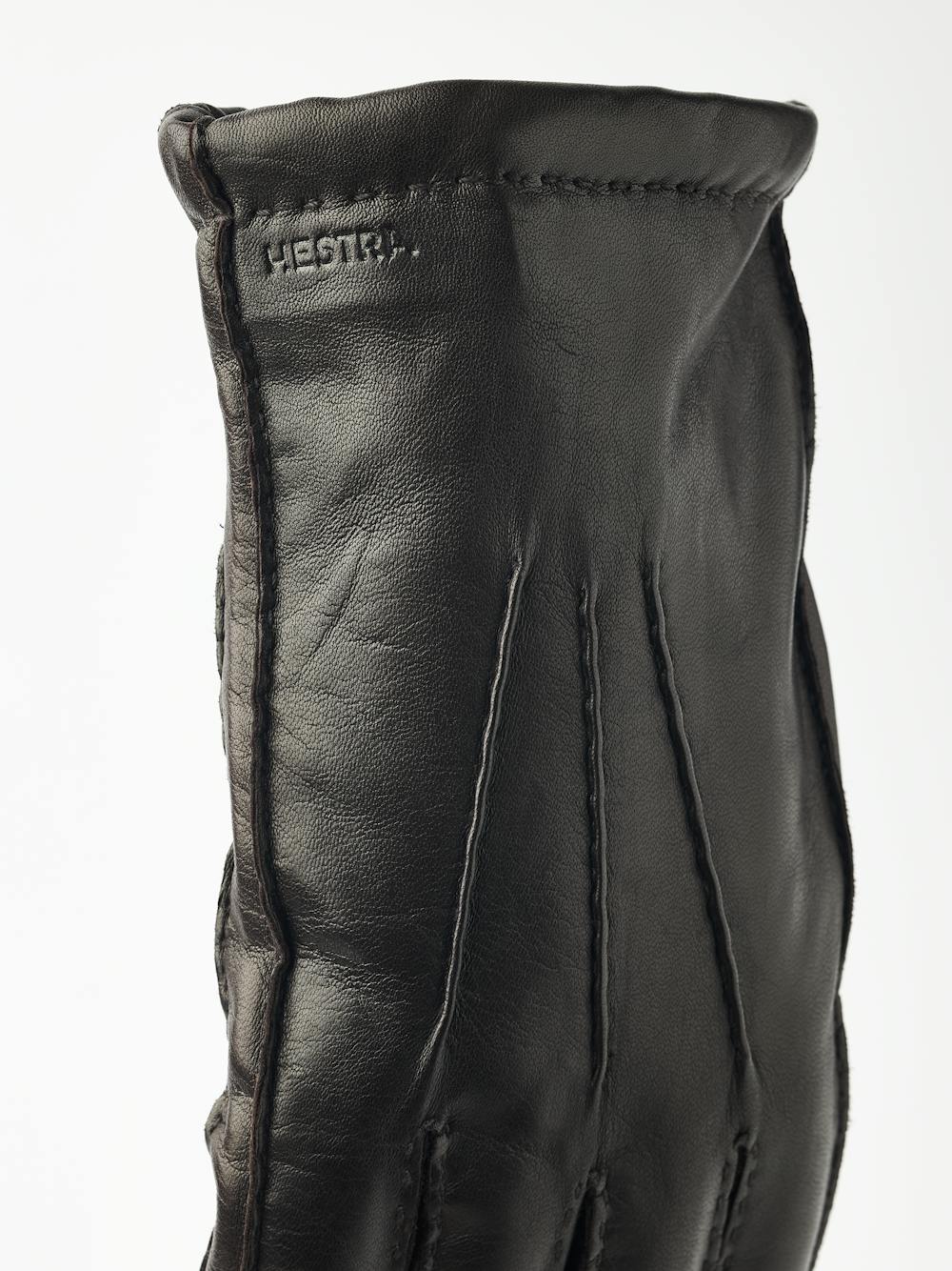 Mörkbrun handsydd skinnhandske i lammnappa
(6 av 7)