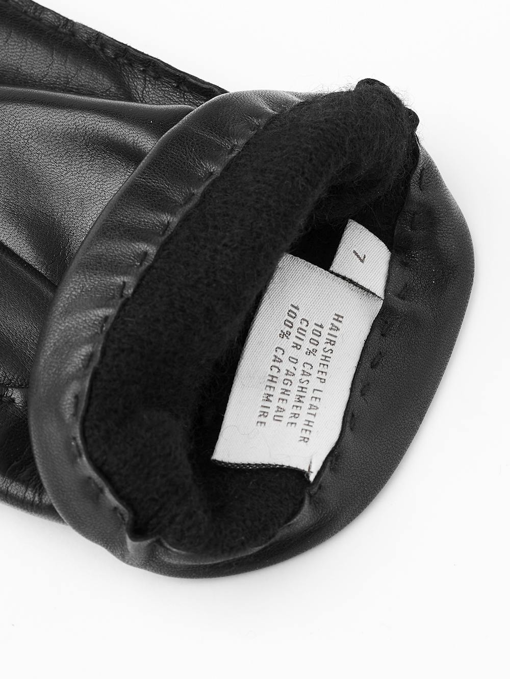 Svart handsydd skinnhandske i lammnappa
(4 av 4)