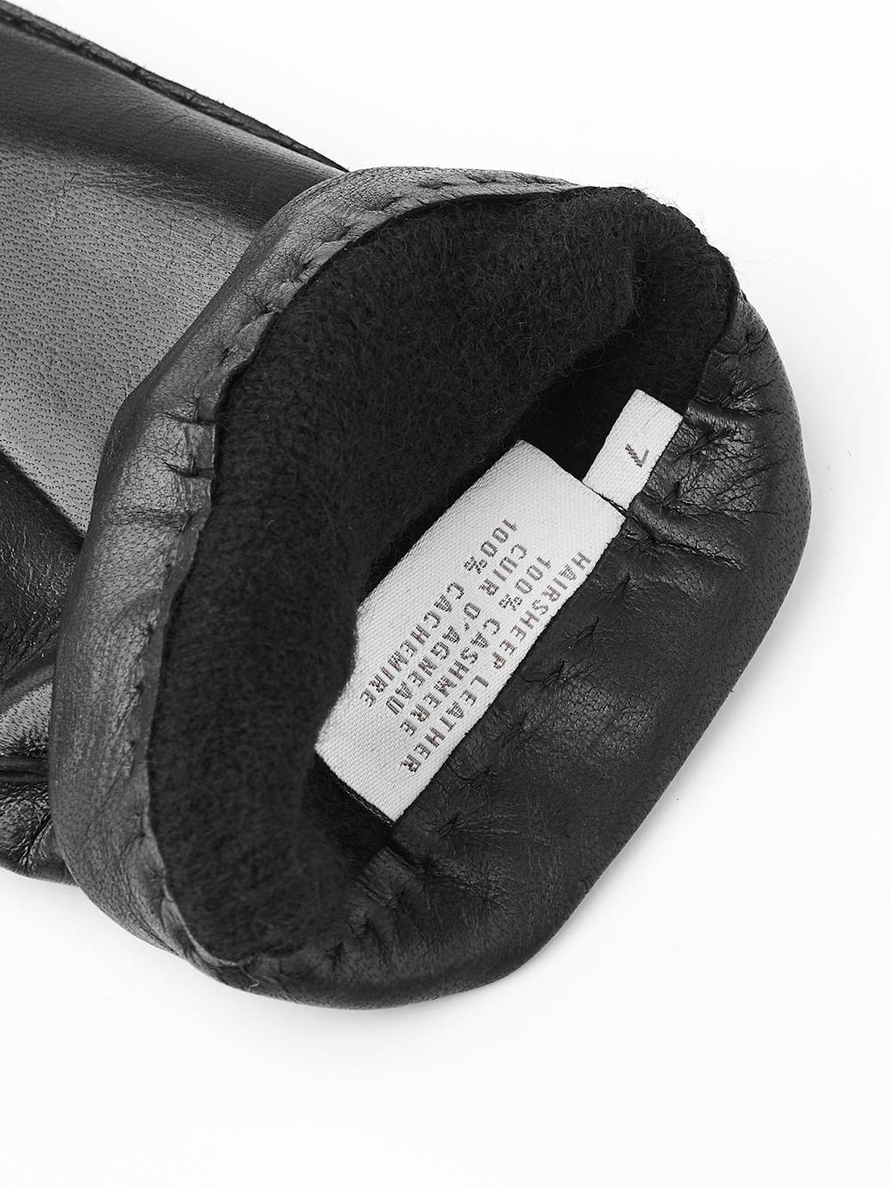 Svart handsydd skinnhandske i lammnappa
 (4 av 4)