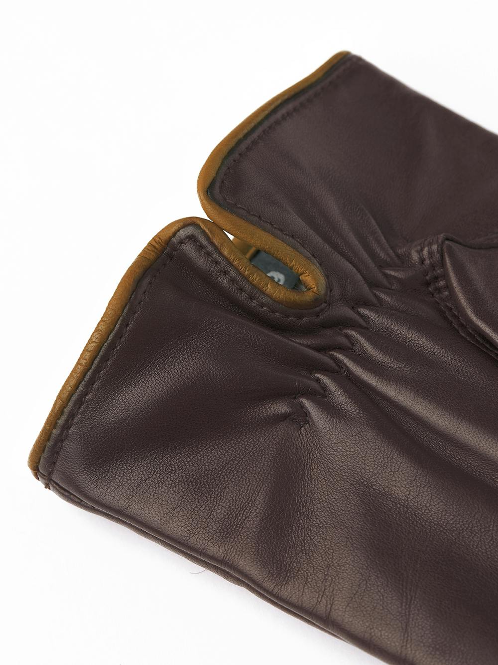 Brun maskinsydd skinnhandske i lammnappa
(4 av 5)