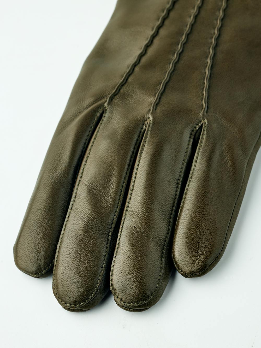 Moss green machine-sewn hairsheep leather glove
(2 of 6)