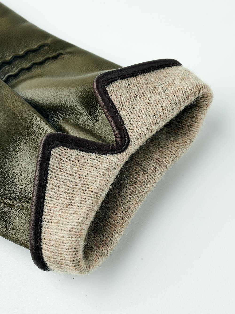 Moss green machine-sewn hairsheep leather glove
(6 of 6)