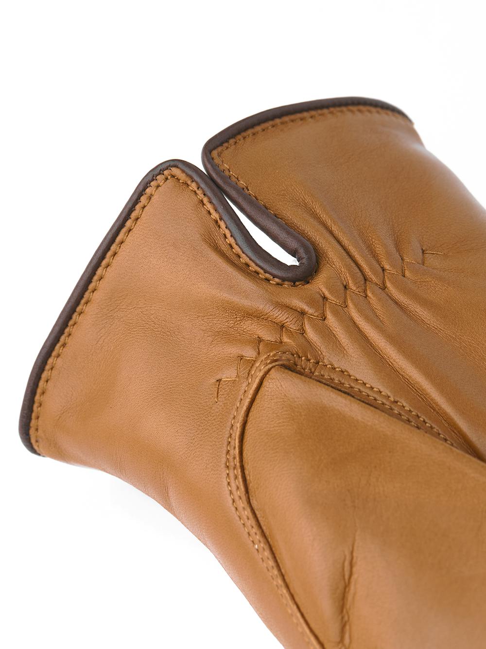Light brownish-yellow machine-sewn hairsheep leather glove
(4 of 5)