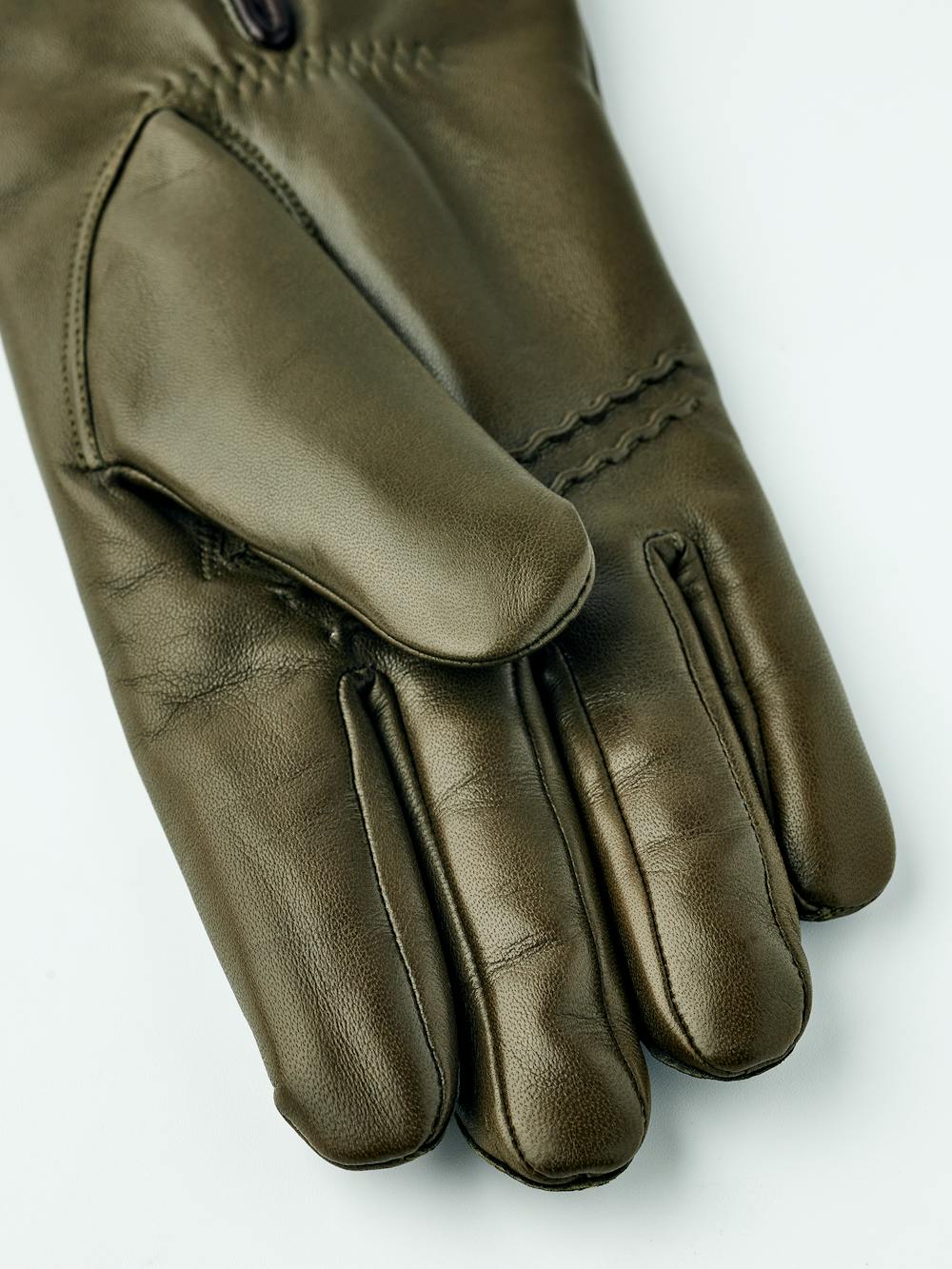 Moss green machine-sewn hairsheep leather glove
(3 of 6)