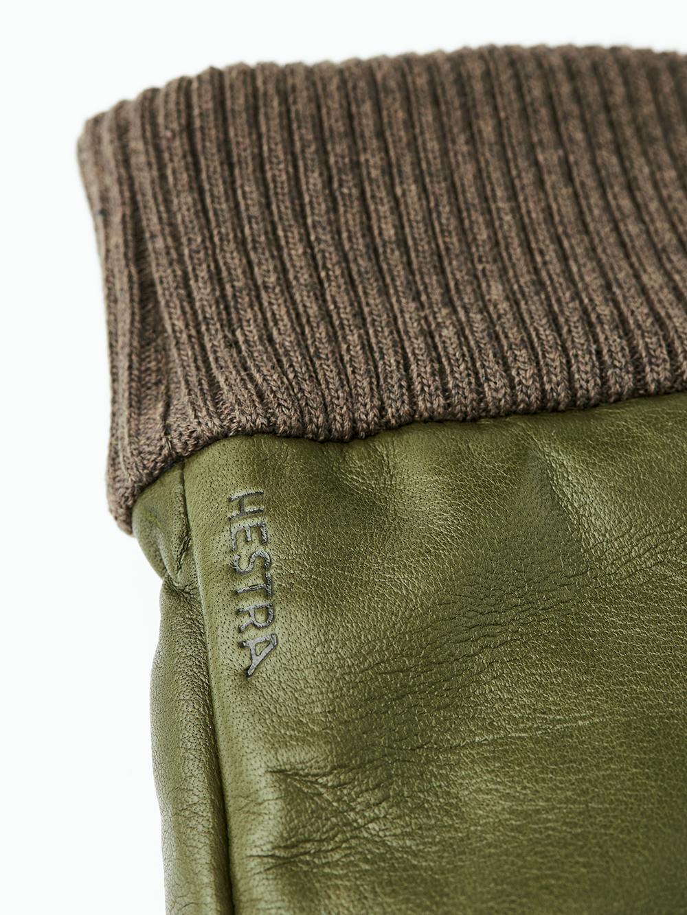 Moosgrüner maschinengenähter Handschuh aus Haarschafleder mit Strickbündchen
 (3 oder 4)