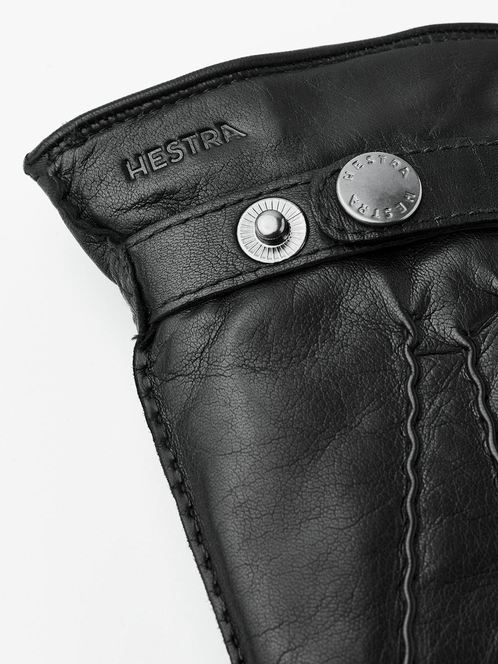 Schwarzer handgenähter Handschuh aus Haarschafleder mit Lederriegel und Knopf
(2 oder 4)