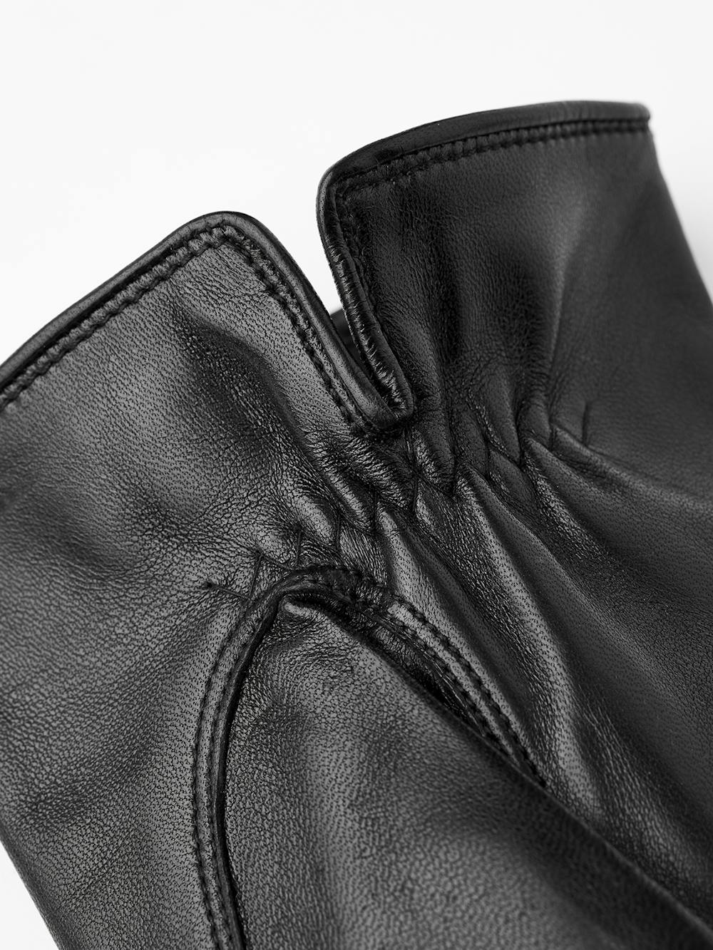 Schwarzer maschinengenähter Lederhandschuh aus Haarschafleder
 (3 oder 4)