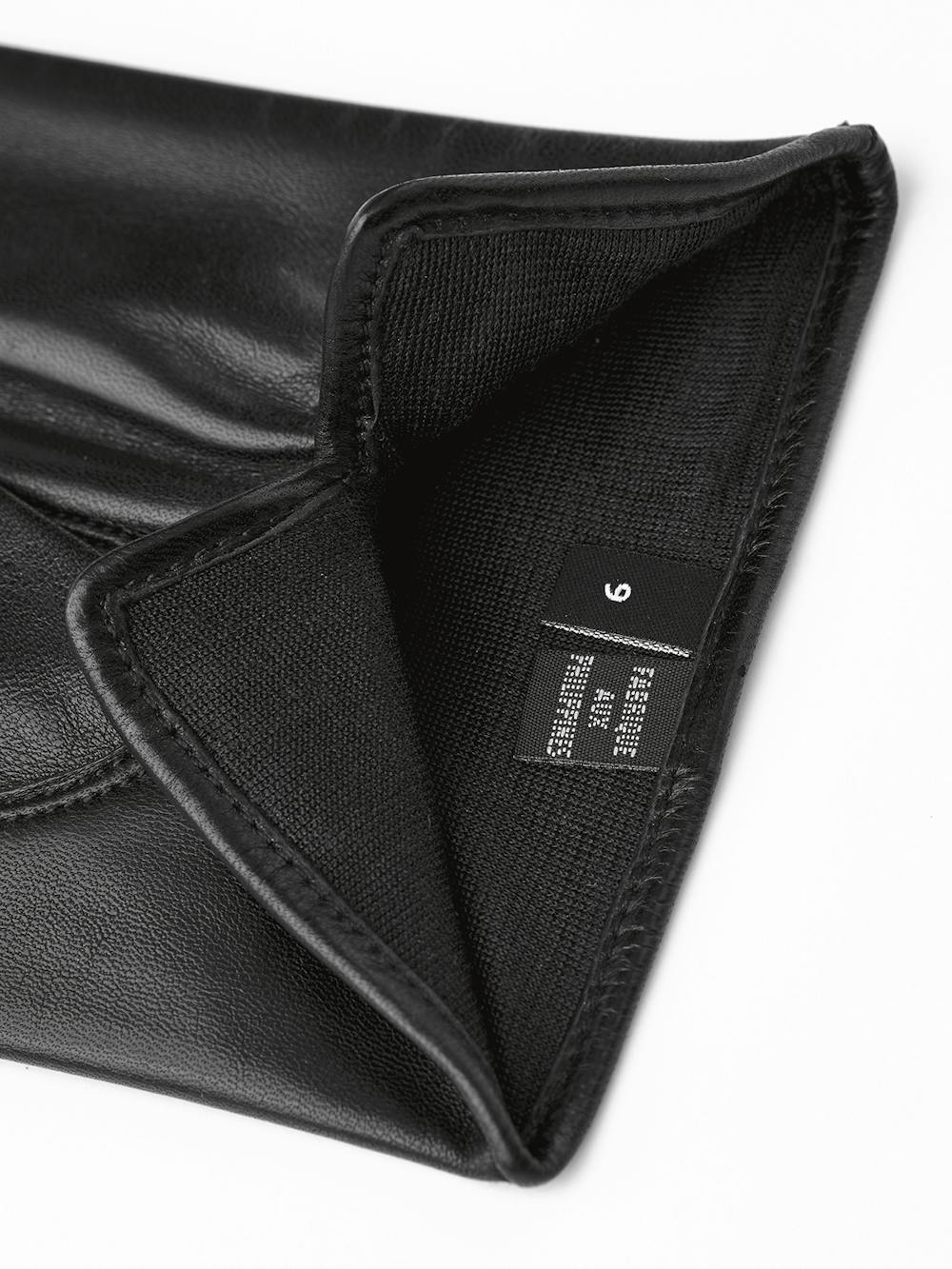 Schwarzer maschinengenähter Lederhandschuh aus Haarschafleder
 (4 oder 4)