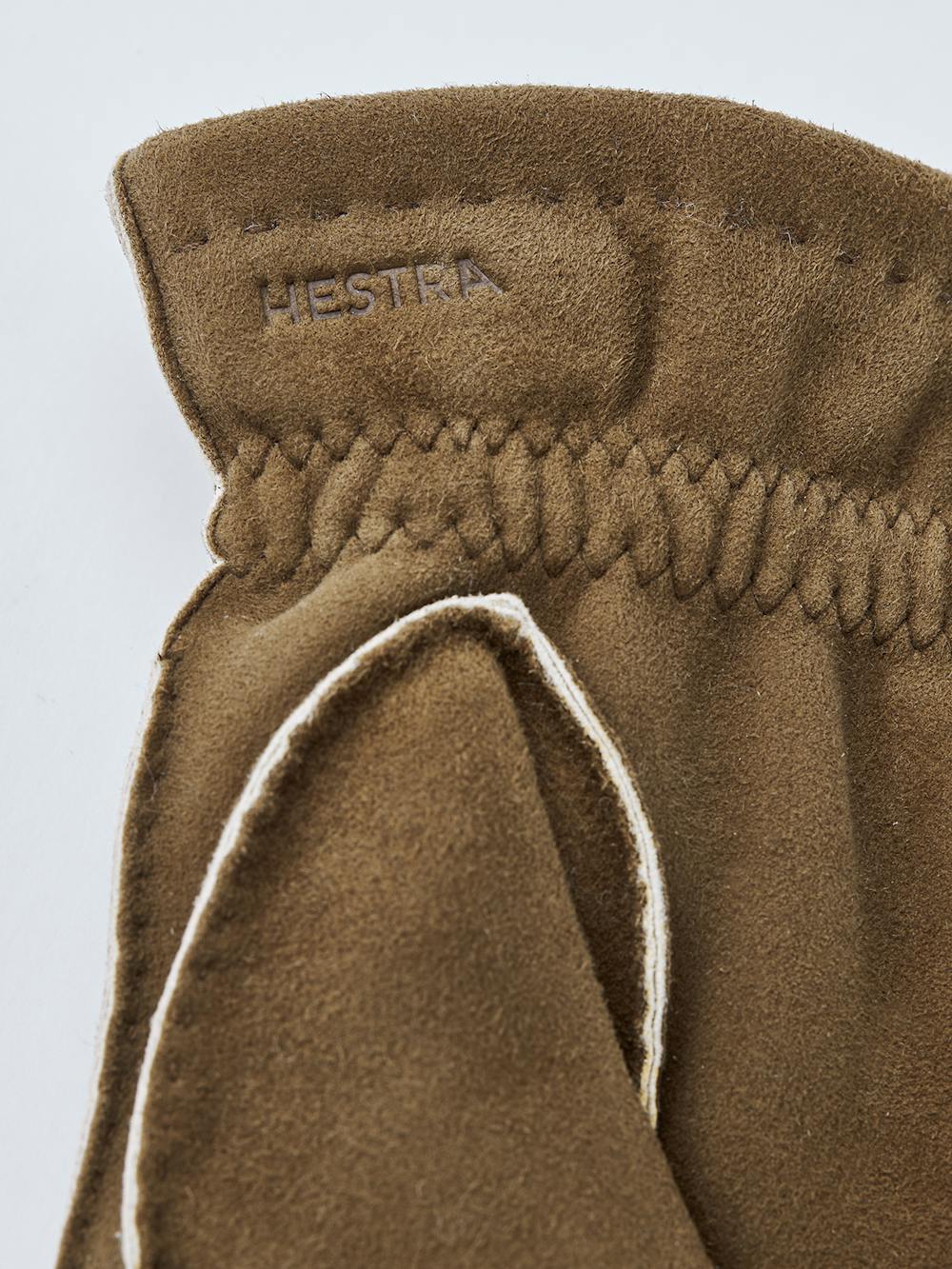 Brauner handgenähter Handschuh aus Wildleder mit Gummizug am Handgelenk
 (2 oder 4)