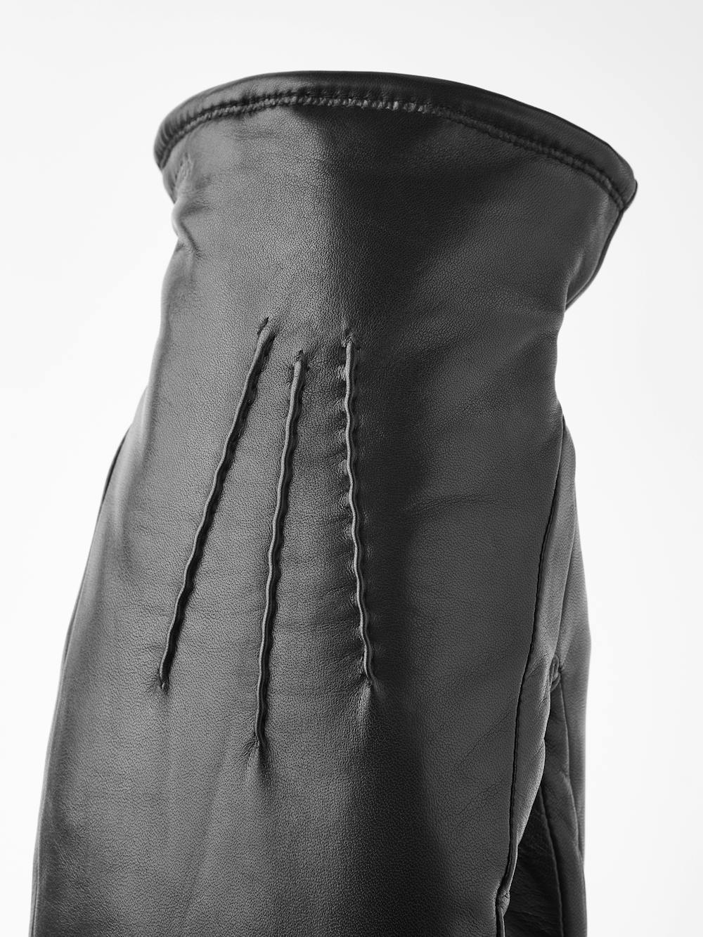 Black hairsheep leather mitten
 (5 of 6)