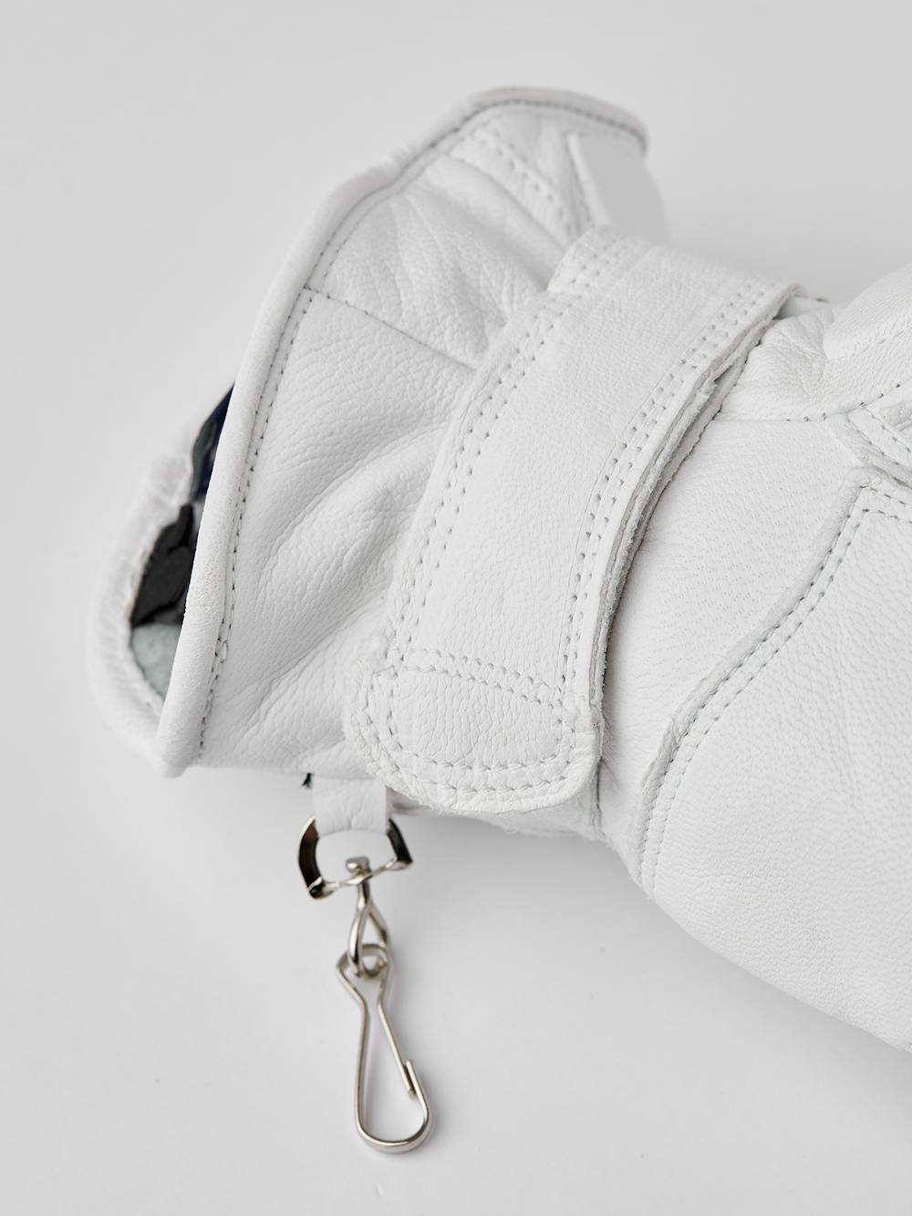 White goat leather ski glove with backhand protection
(4 of 8)