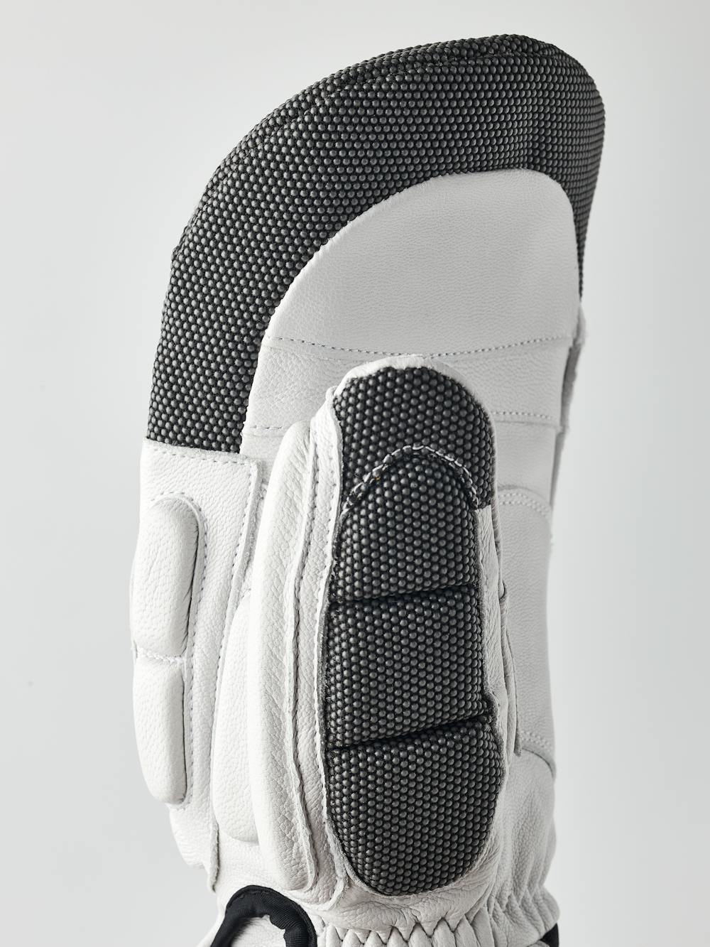 Gripen GS Mitt i färgen White/navy (4 av 5)