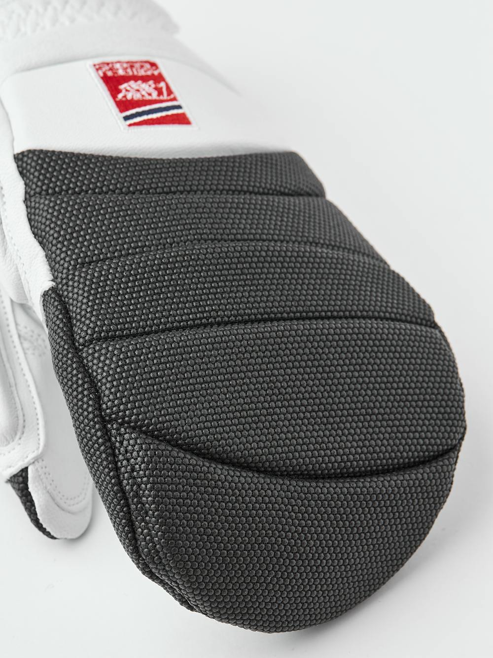 Weißer Alpin-Fausthandschuh aus Ziegenleder mit grauen Protektoren auf der Oberseite
(2 oder 4)