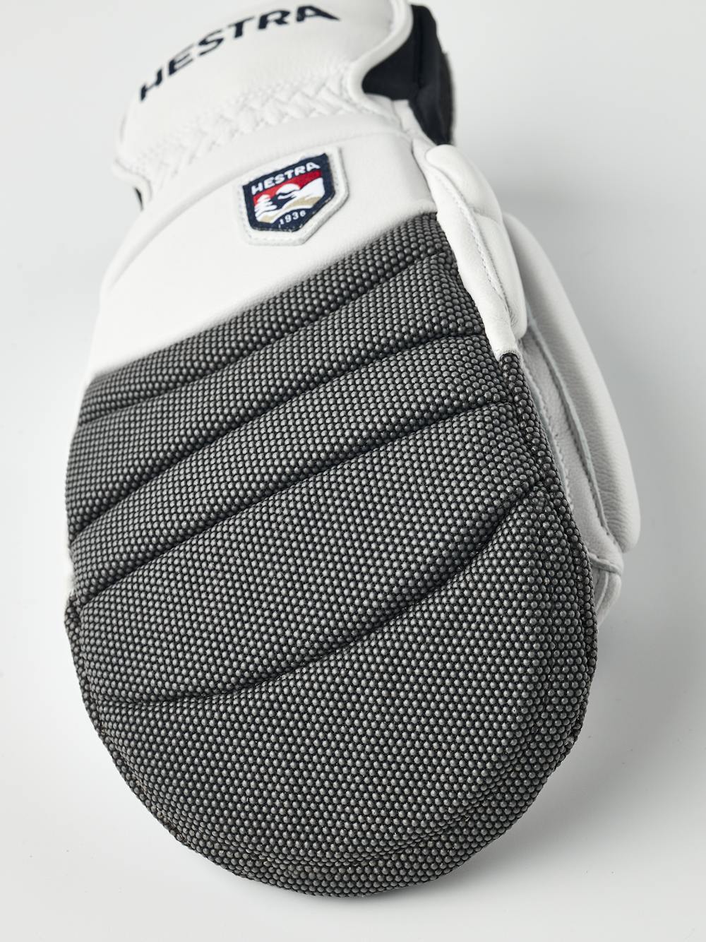Gripen GS Mitt i färgen White/navy (3 av 5)