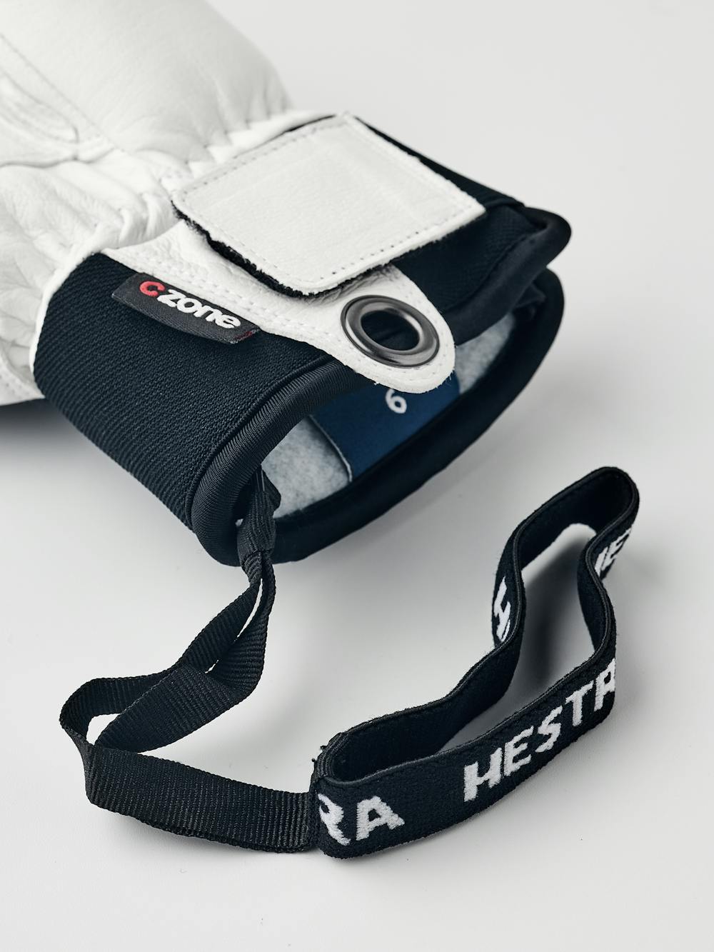 Weißer Dreifinger-Skihandschuh aus Ziegenleder und dunkelblauem Stoff auf der Oberseite mit stoßdämpfenden Polstern
 (6 oder 6)