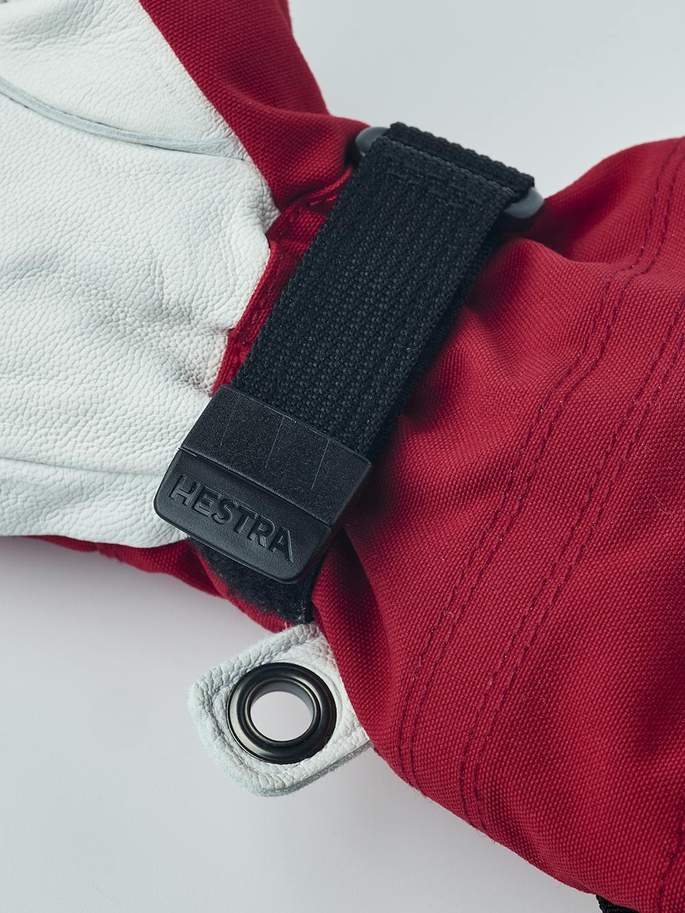 Roter Skihandschuh mit weißem Ziegenleder an der Innenhand
(5 oder 7)