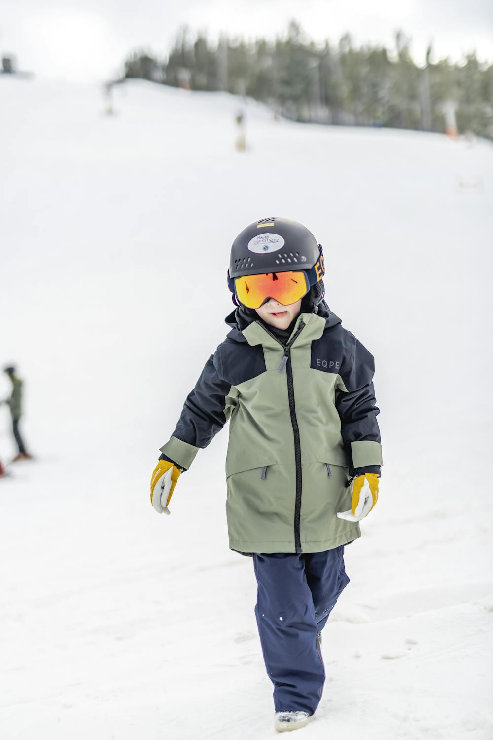 Gelber Skihandschuh mit weißem Ziegenleder an der Innenhand
(4 oder 9)