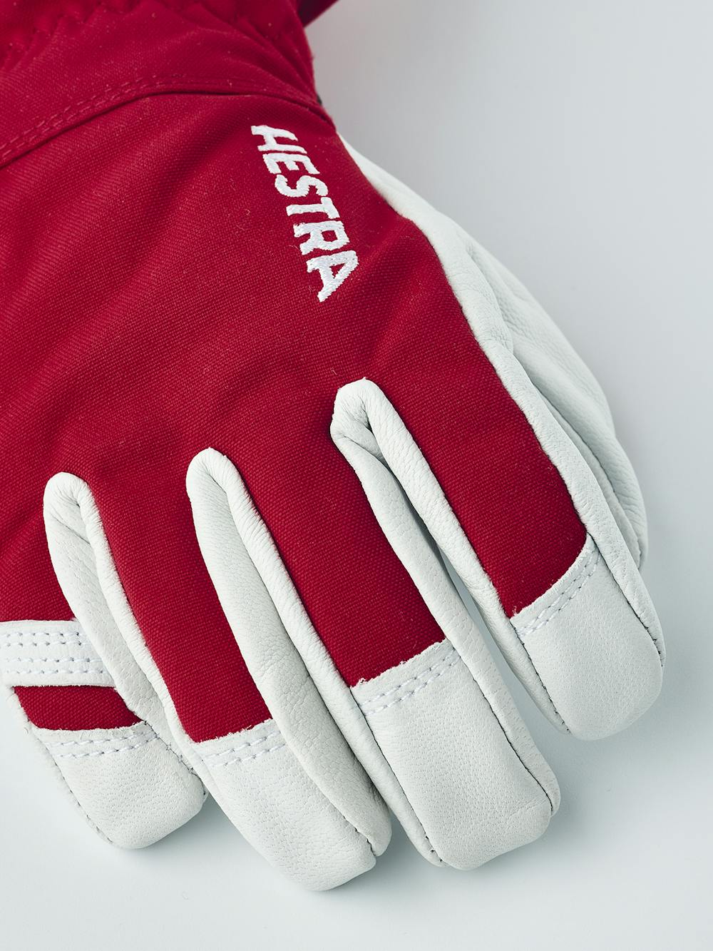 Roter Skihandschuh mit weißem Ziegenleder an der Innenhand
(6 oder 7)