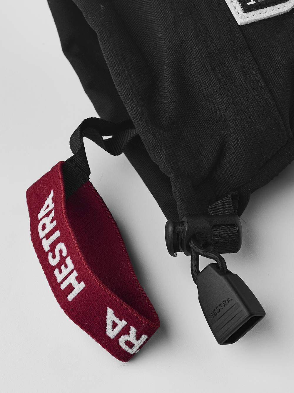 Schwarzer Skihandschuh mit weißem Ziegenleder an der Innenhand
(5 oder 6)