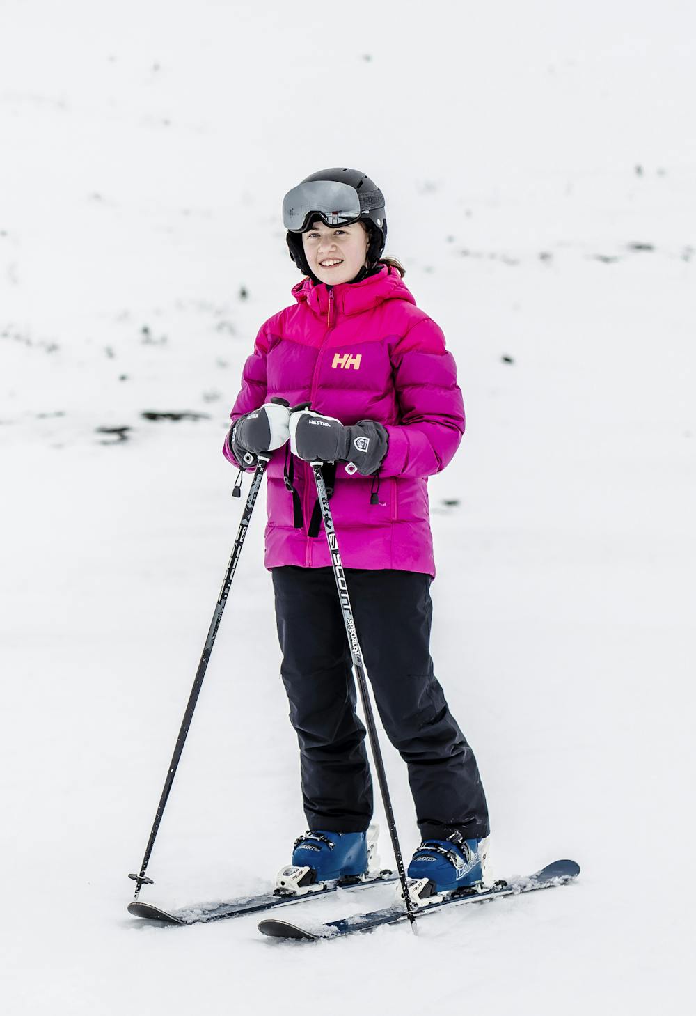 Gray mitten with white goat leather palm
 (7 of 8)