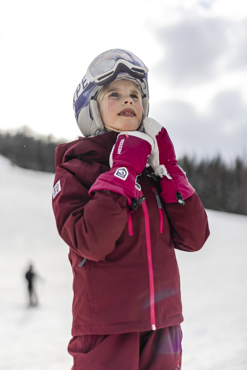 Pink-purple mitten with white goat leather palm
 (4 of 11)