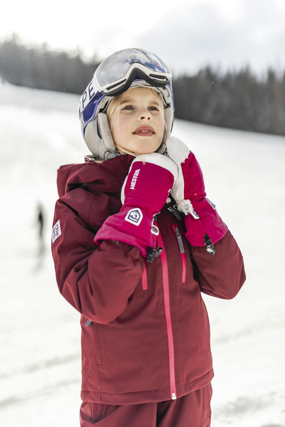 Pink-purple mitten with white goat leather palm
 (11 of 12)
