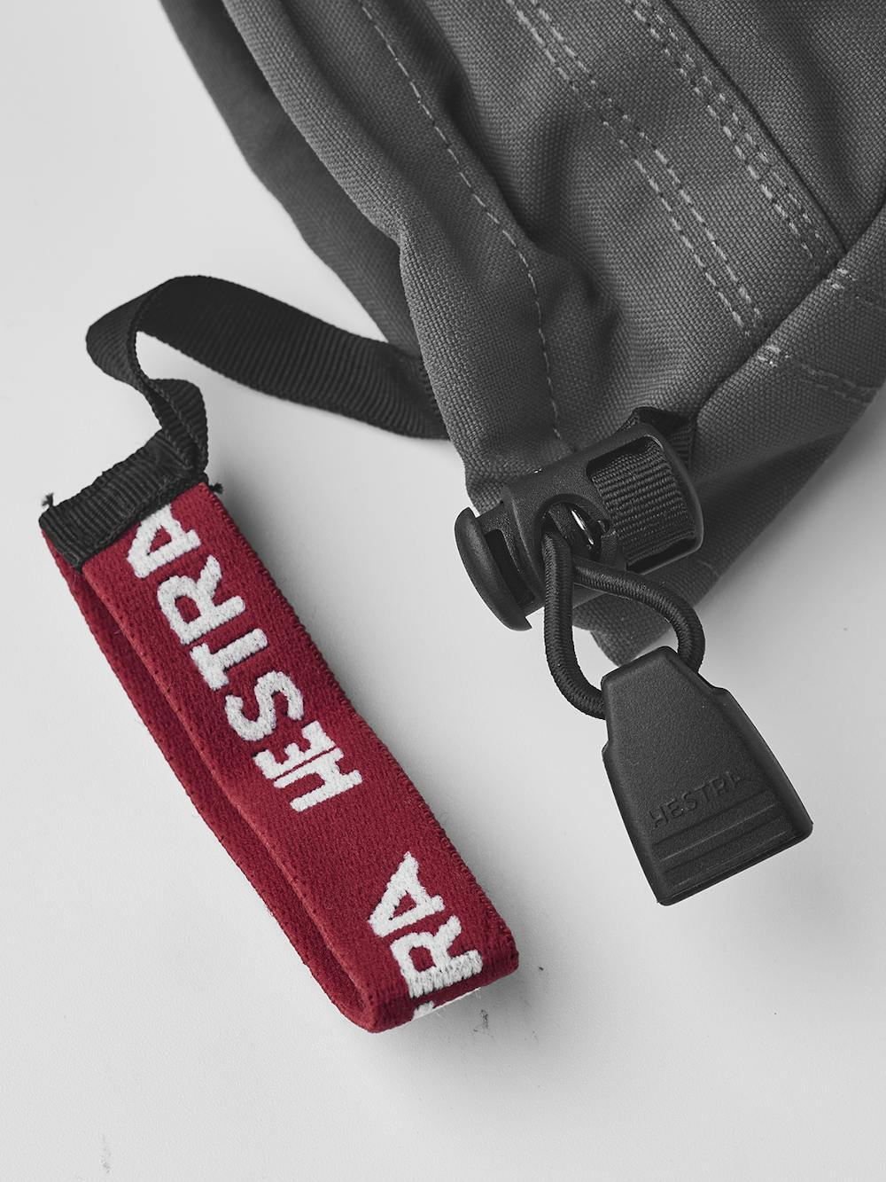 Gray mitten with white goat leather palm
(6 of 8)