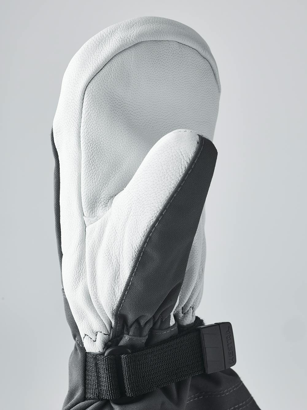 Gray mitten with white goat leather palm
(5 of 8)