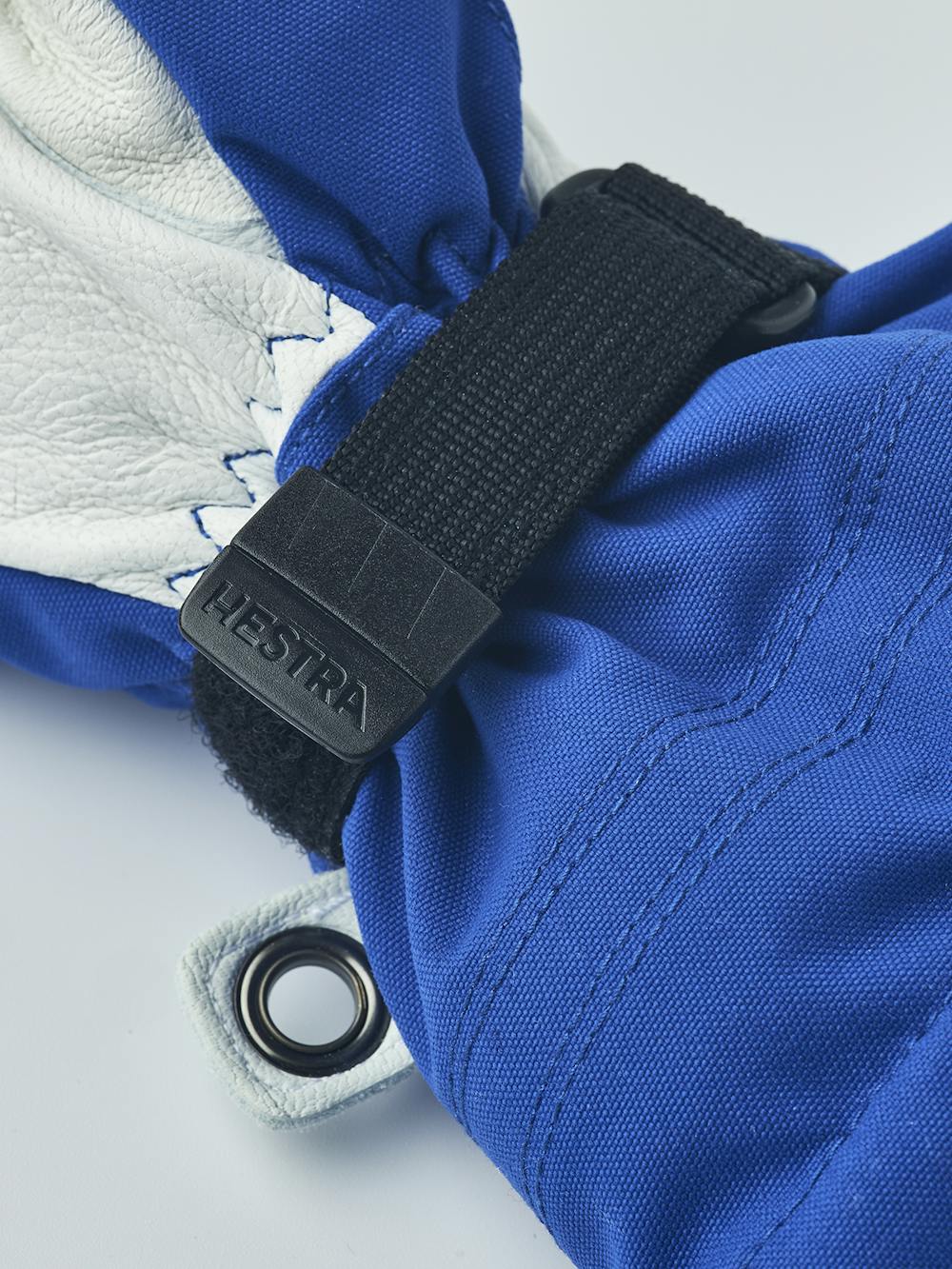 Blue mitten with white goat leather palm
(9 of 12)