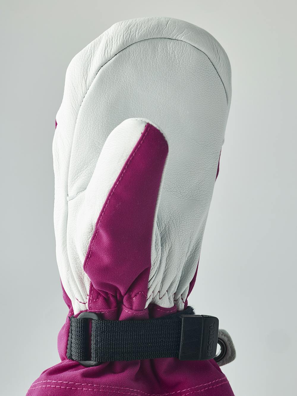 Pink-purple mitten with white goat leather palm
(8 of 12)