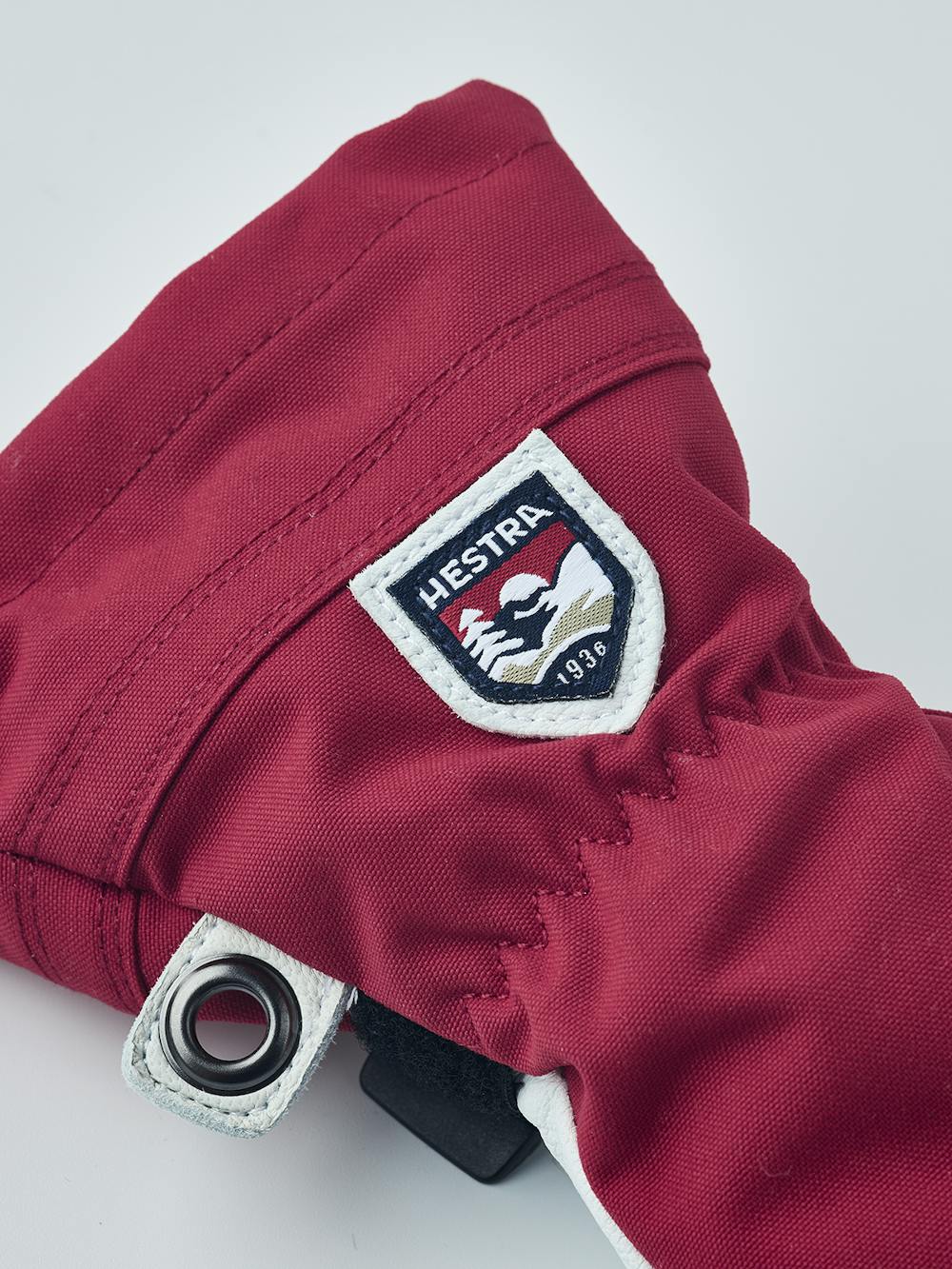 Roter Dreifingerhandschuh mit weißem Ziegenleder an der Innenhand
(2 oder 6)