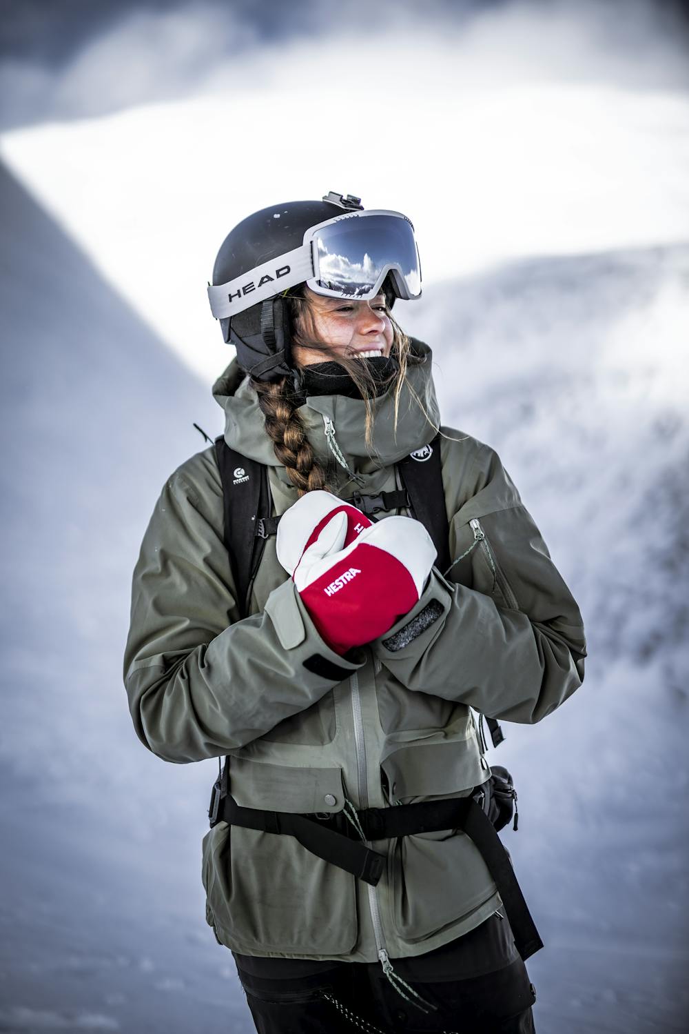 Roter Fausthandschuh mit weißem Ziegenleder an der Innenhand
 (2 oder 12)