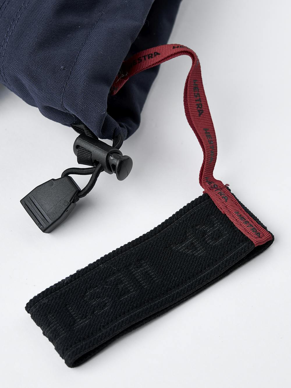 Dunkelblauer Fausthandschuh mit weißem Ziegenleder an der Innenhand
 (4 oder 10)