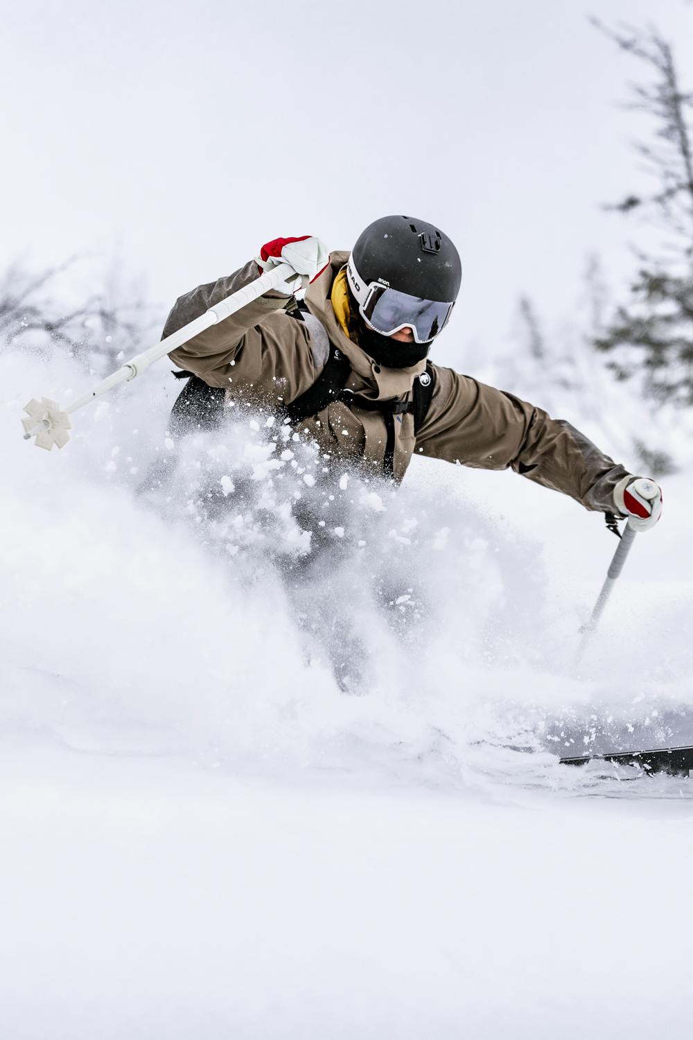 Roter Fausthandschuh mit weißem Ziegenleder an der Innenhand
(6 oder 12)