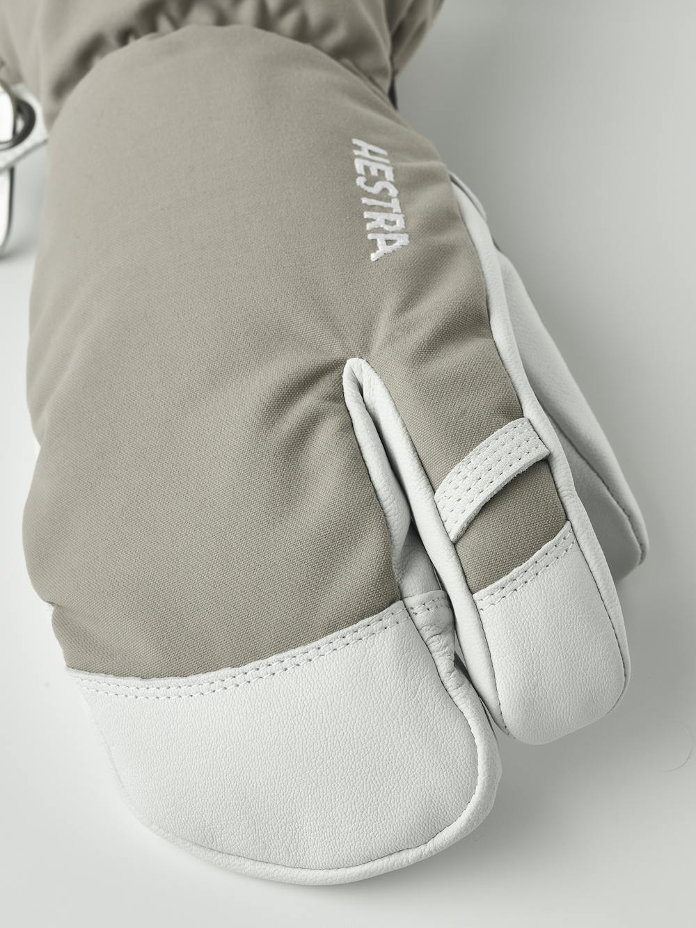 Army Leather Heli Ski 3-finger in the color Khaki (2 of 7)