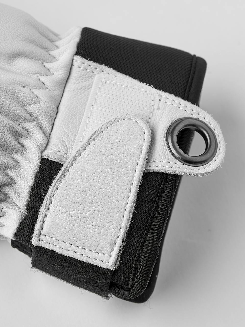 White goat leather ski glove with fabric back
(5 of 6)