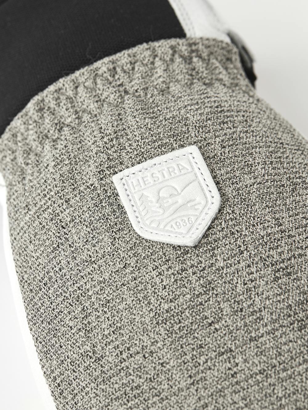 Light gray mitten with white goat leather palm
(4 of 5)